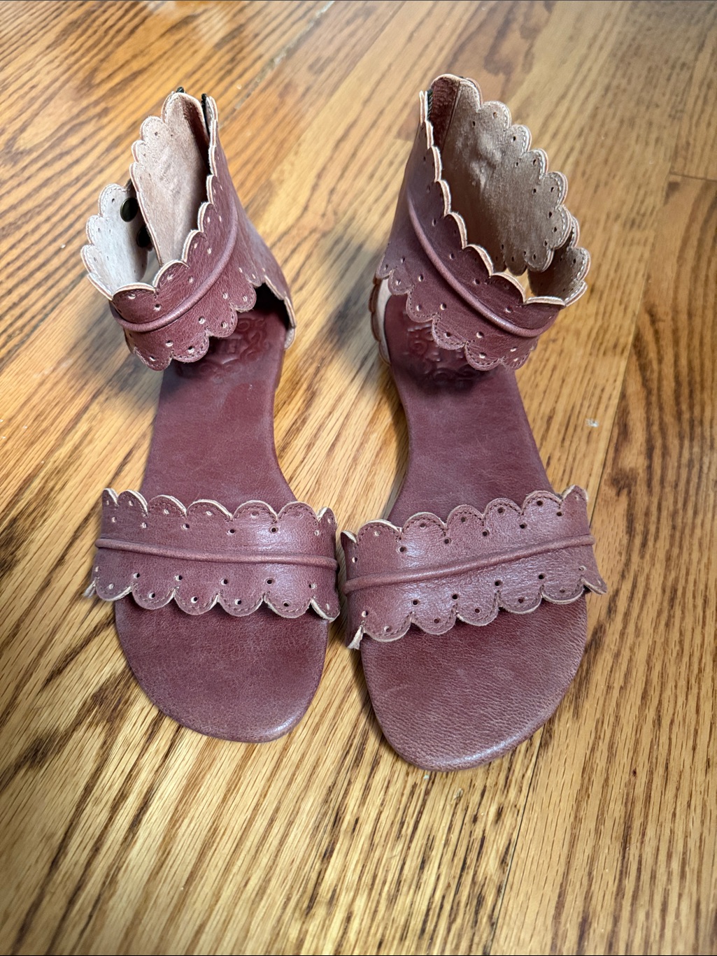 Elf Scalloped Ankle-Strap Sandals In Burgundy